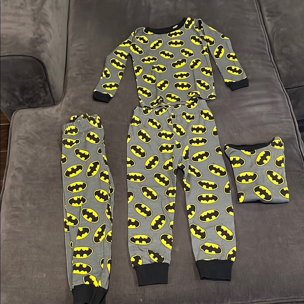 2 Pair Batman Pajamas. Long pants & long sleeve tops. 5T New never worn